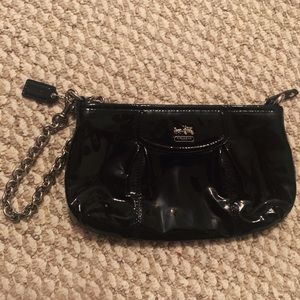 🖤Coach large patent leather black wristlet clutch